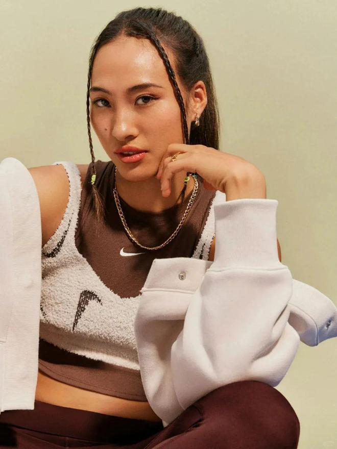 日登《VOGUE》封面气场十足！千赢国际首页入口郑钦文过22岁生(图34)